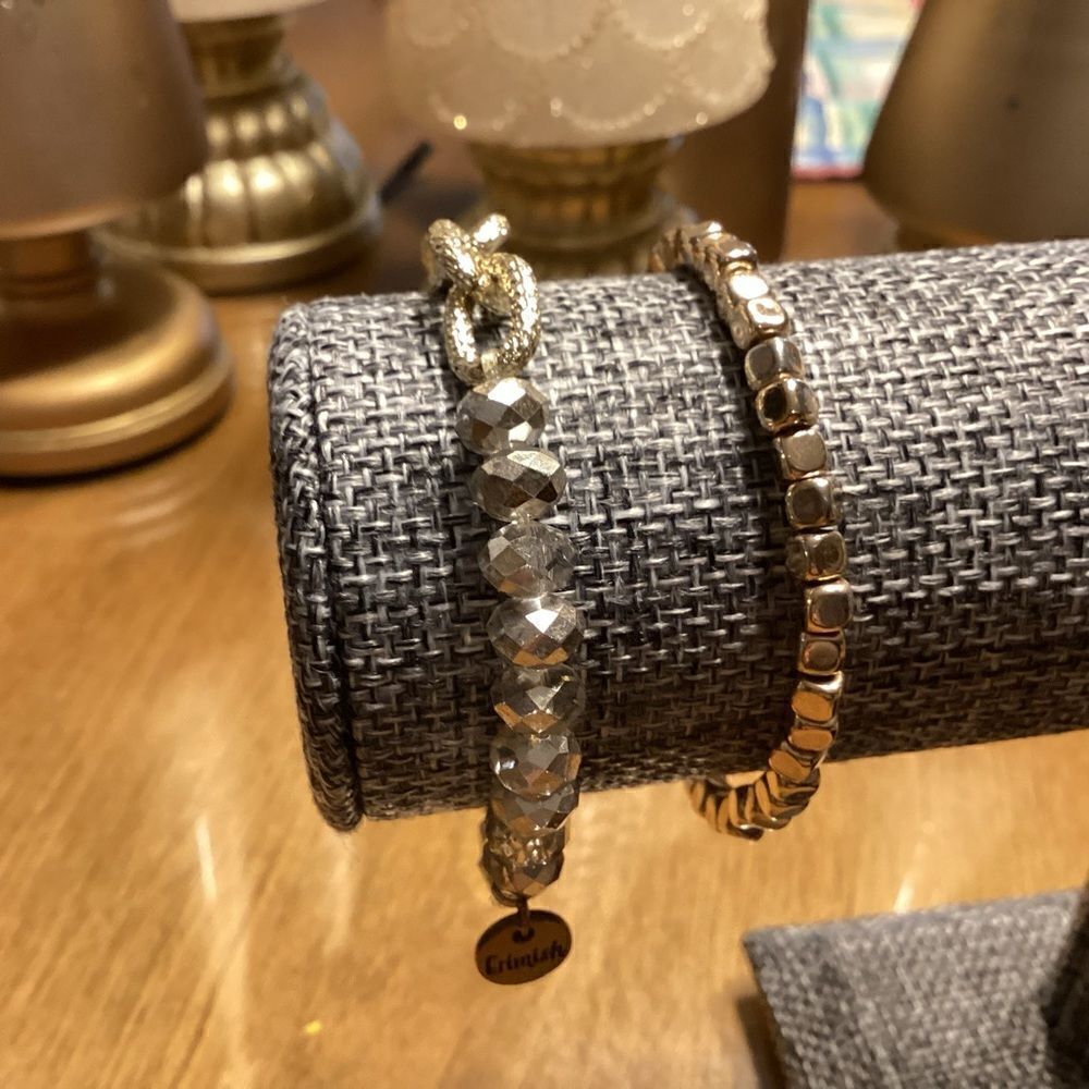 Another Great Set of 2 Stretchable Bracelets. - Picture 2 of 12